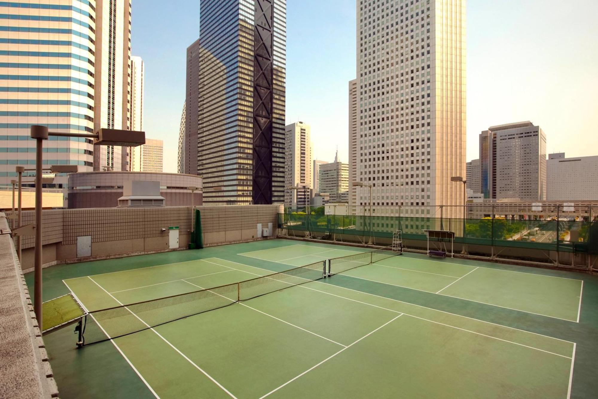Hilton Tokyo Hotel Exterior photo Tennis courts on the roof of the hotel